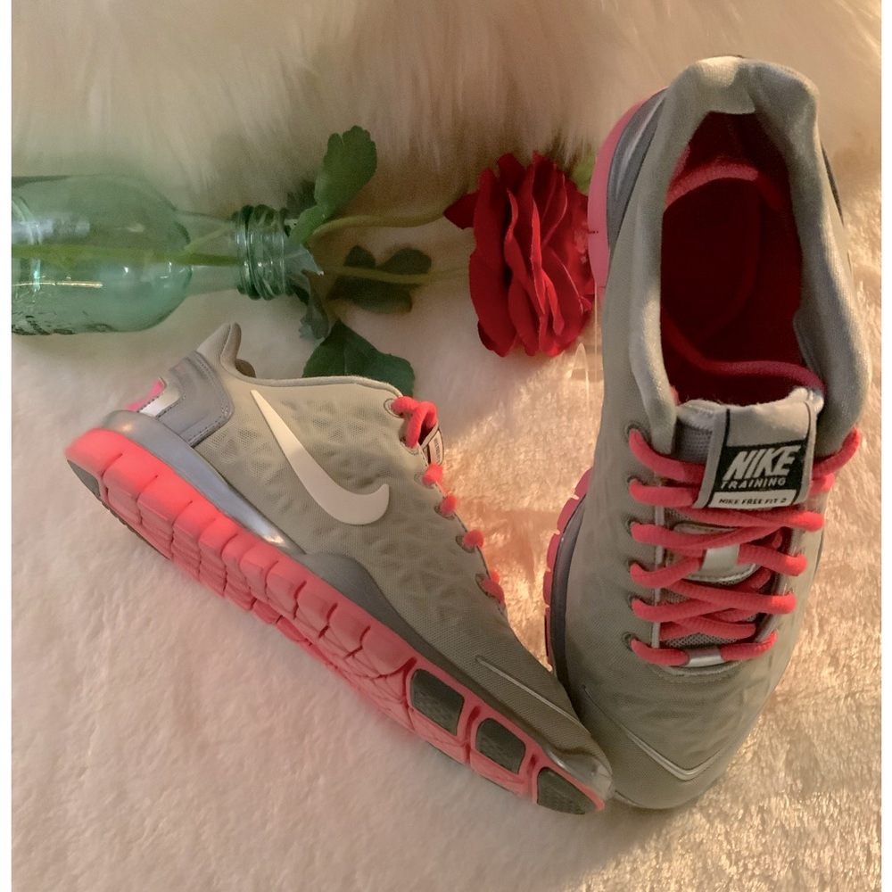 NIKE free fit - Gray/pink lace up sneakers. Sz 7